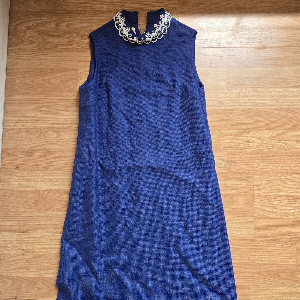 Elegant Blue Sleeveless Dress with Lace Collar